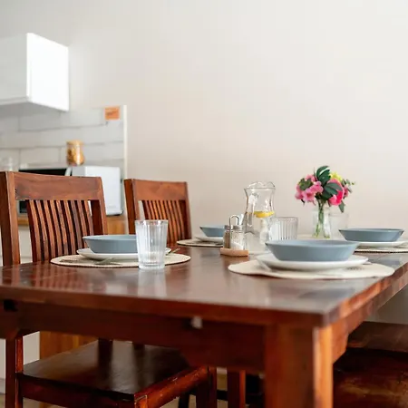 Unique With A Beautiful View And Balcony By Renters アパート