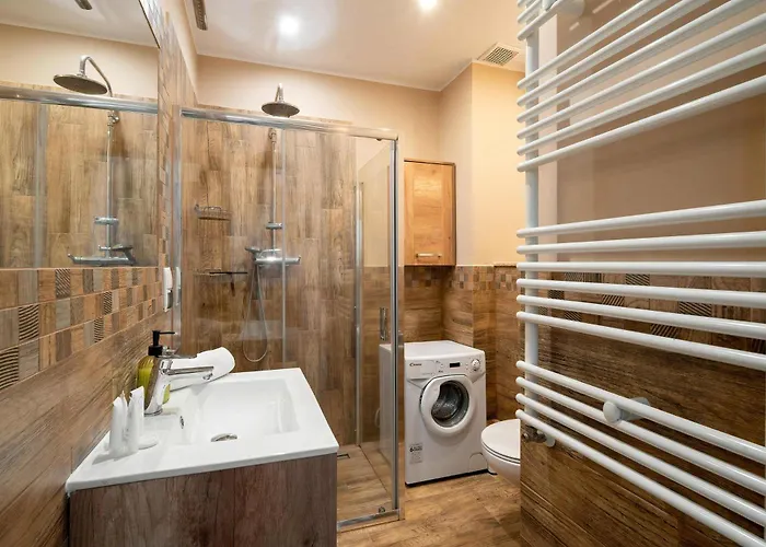 Unique With A Beautiful View And Balcony By Renters Apartment